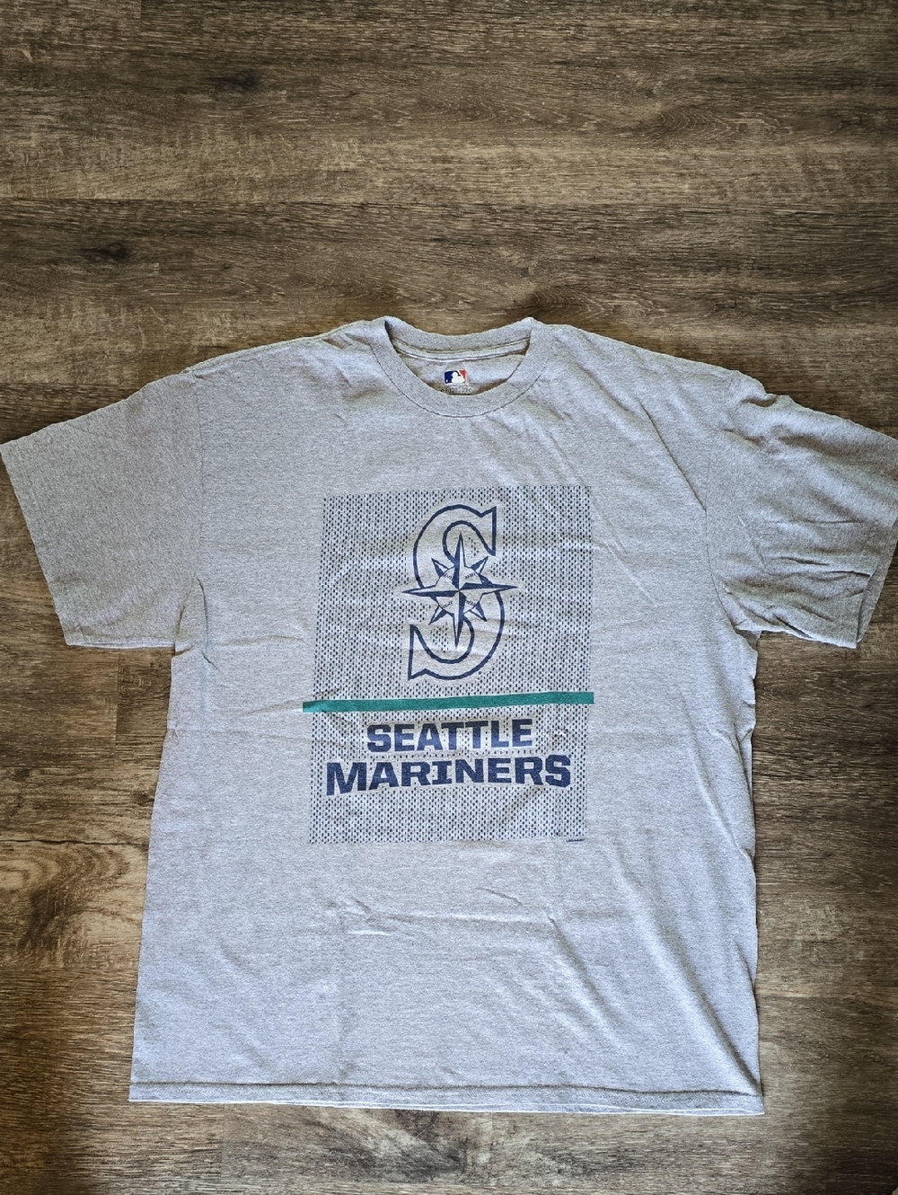 Genuine Merchandise Gray Seattle Mariners Graphic Tee with Navy and Teal Accents